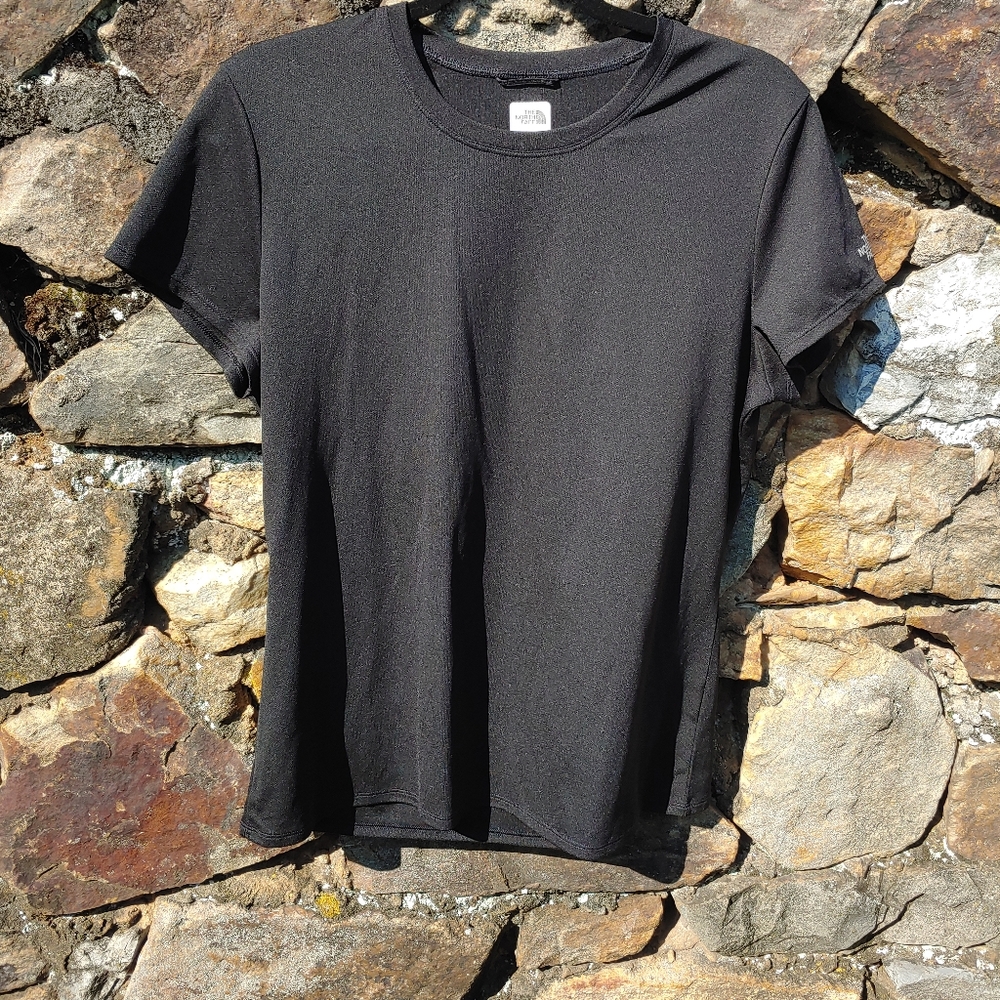 The North Face women's Vapor wick Black short sleeve shirt